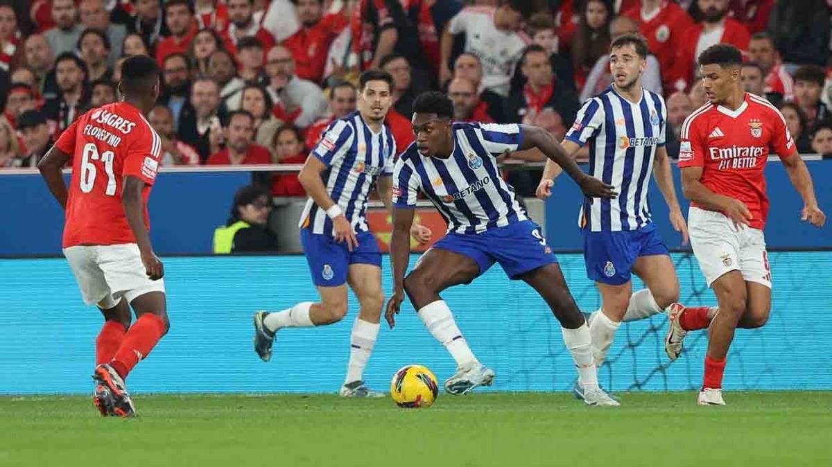 Dev mata Benfica, Porto'yu devirdi