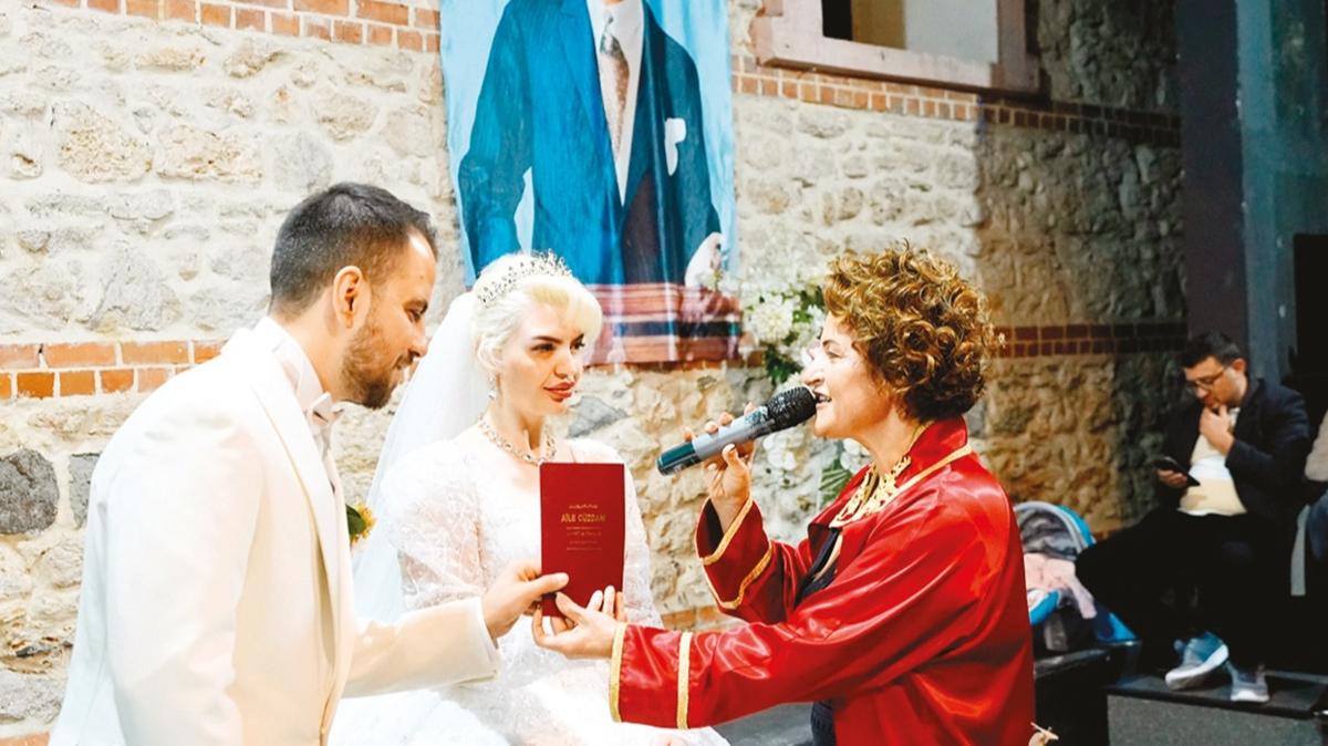 Nikah memuru yanllkla damatla evlendirildi! Filmlere konu olacak hata