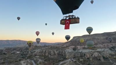 Kapadokya'ya turist akn... Scak hava balonlar birbiri ardna havaland