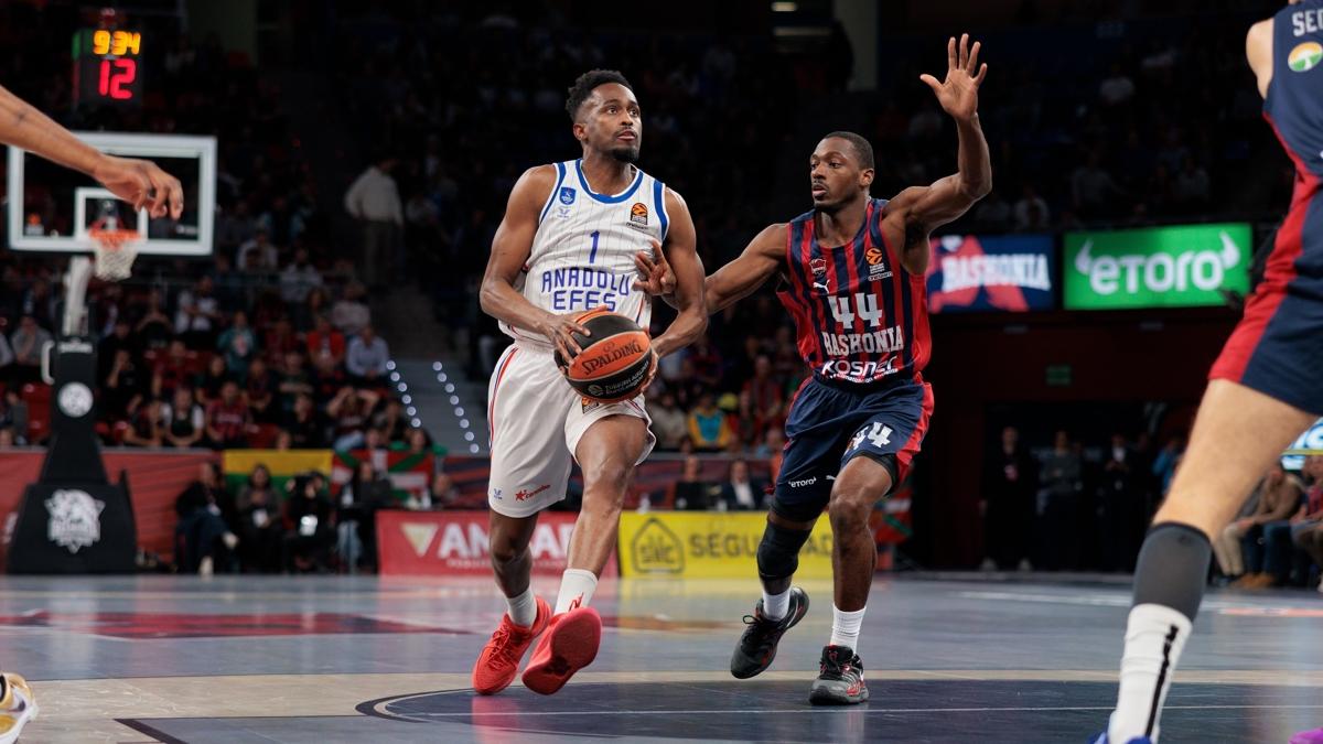 Anadolu Efes, zorlu Real Madrid deplasmannda parkeye kyor