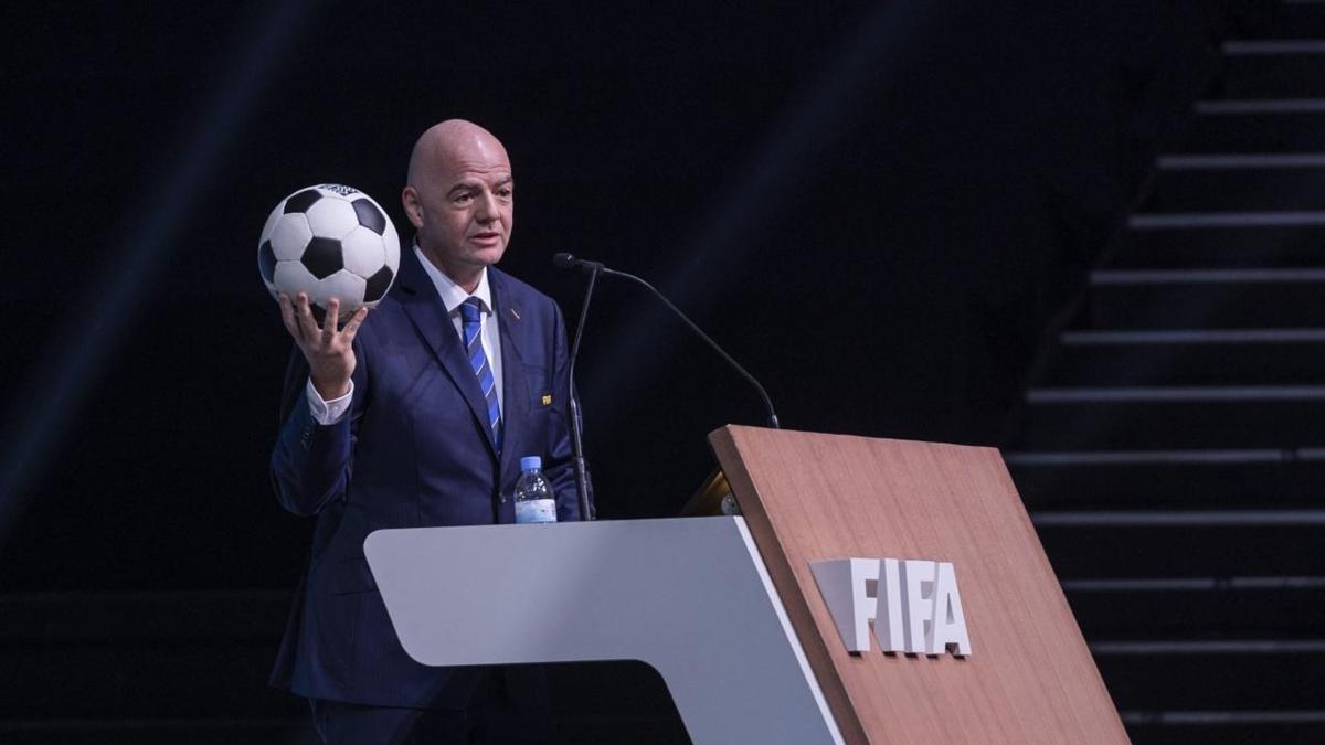 FIFA'dan devrim niteliinde karar! Teknik direktrler itiraz edebilecek