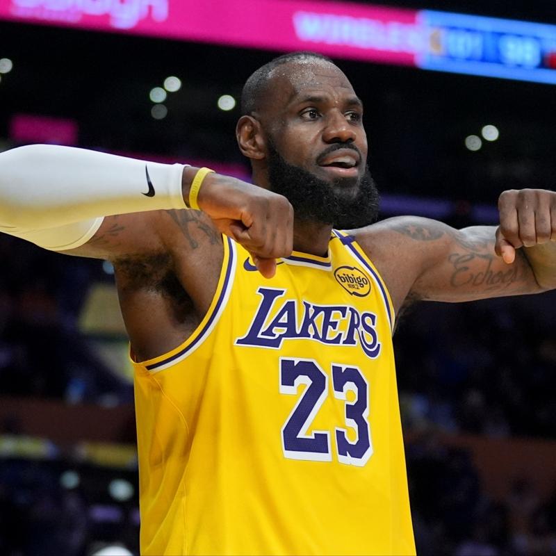 LeBron James iin '1-2 yl daha oynayabilir' iddias!