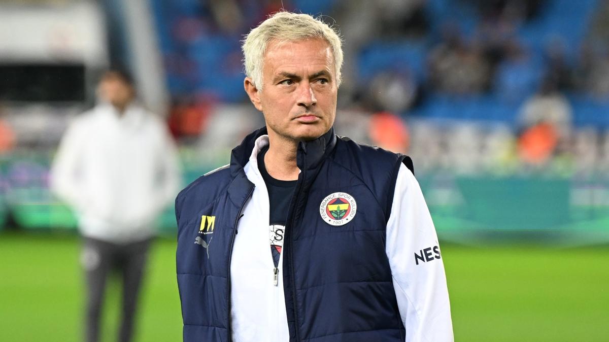 Jose Mourinho'dan kk Fenerbahe taraftarna jest