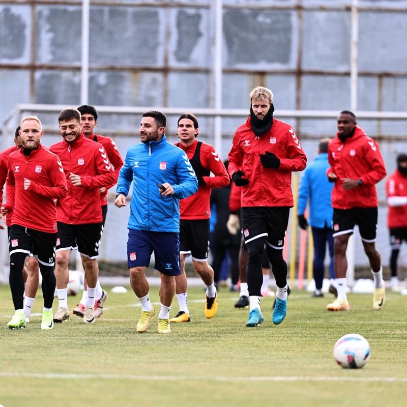 Sivasspor, Kasmpaa mesaisinin hazrlklarn srdrd