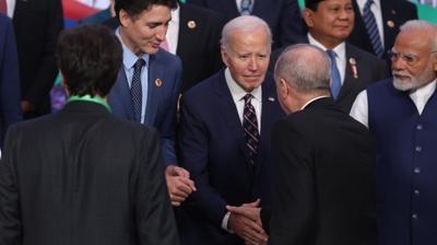 G20 zirvesinden nemli kareler! Bakan Erdoan Biden ile sohbet etti