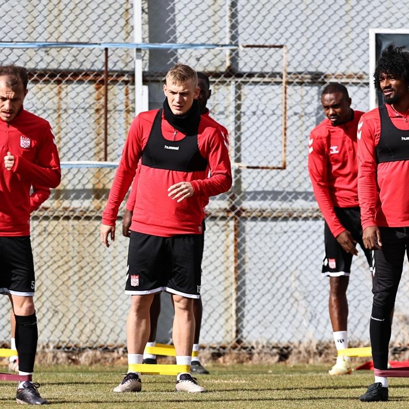 Sivasspor, Kasmpaa mesaisinin hazrlklarna devam ediyor