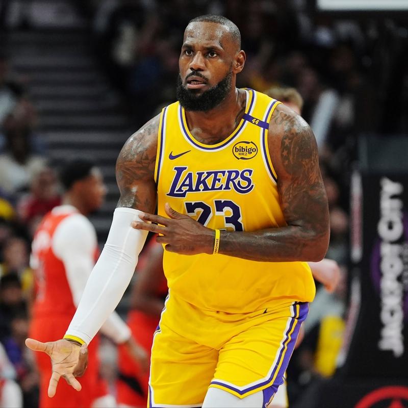 LeBron James sosyal medyaya ara verdiini aklad