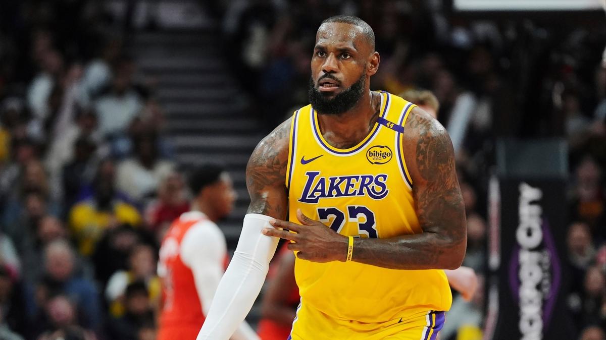 LeBron James sosyal medyaya ara verdiini aklad