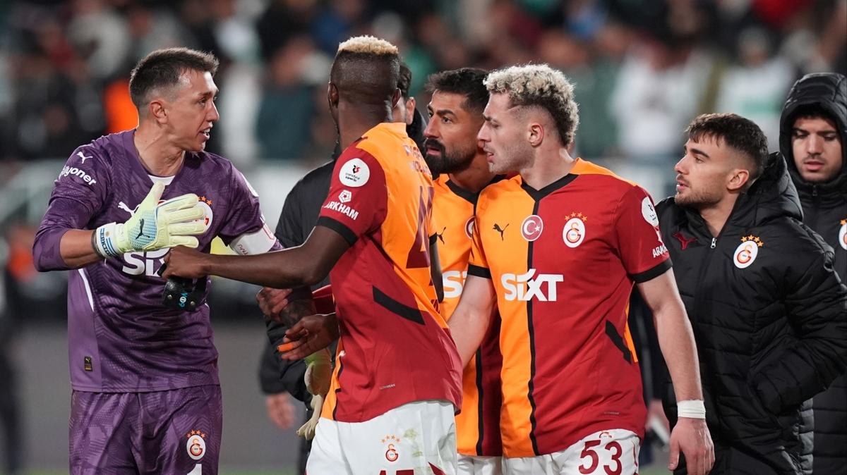 Muslera ve Kerem Demirbay arasnda gerginlik