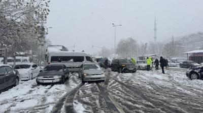 Baz kentlerde eitime kar engeli: Okullar tatil edildi!