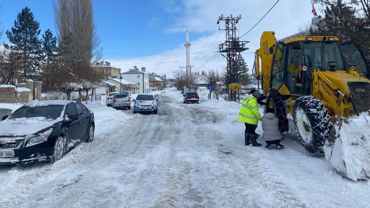 Kar ve tipi nedeniyle mahsur kalanlar misafirhanelere yerletirildi