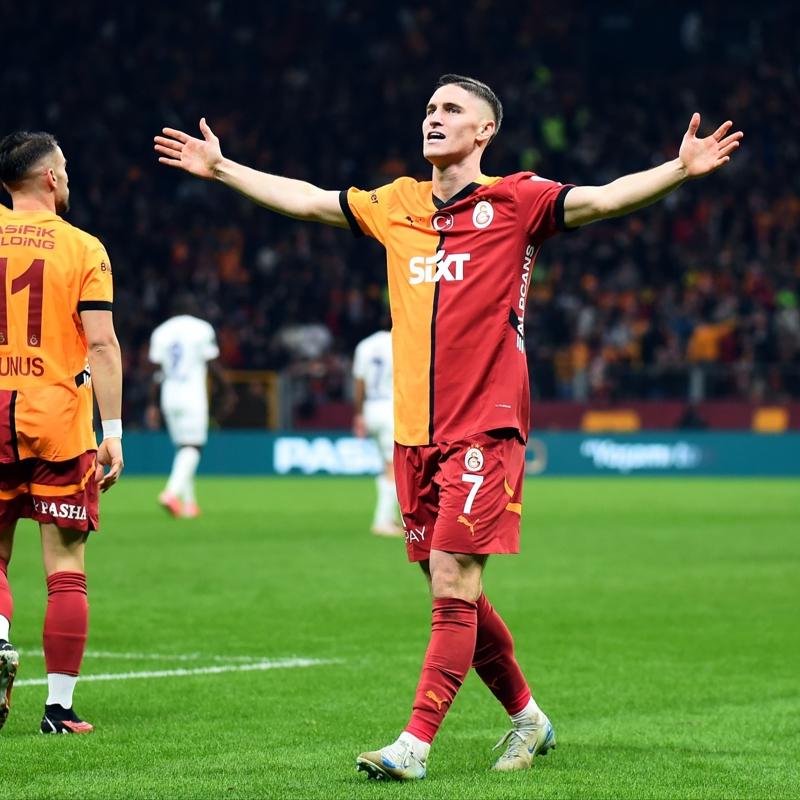 Galatasaray'da Sallai ilk goln att!