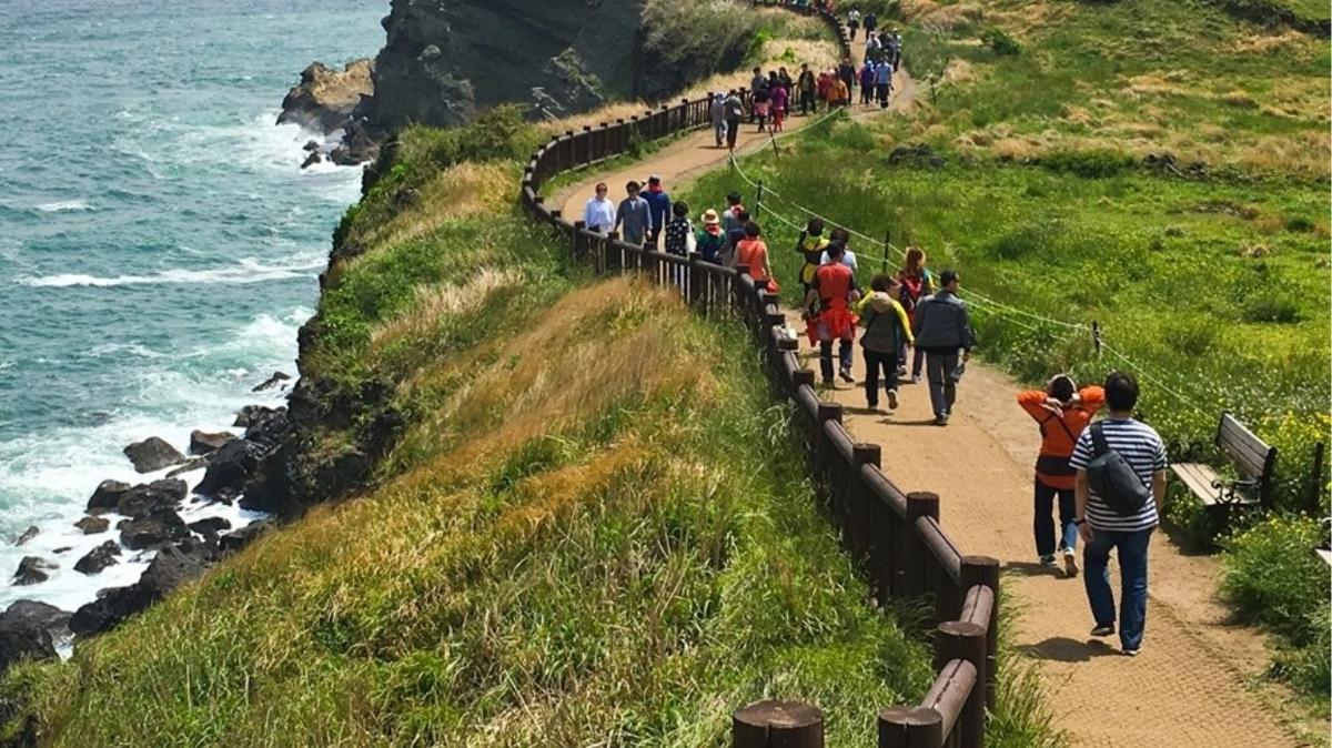 Gney Kore'deki Jeju Adas'na giden 38 turist kayboldu