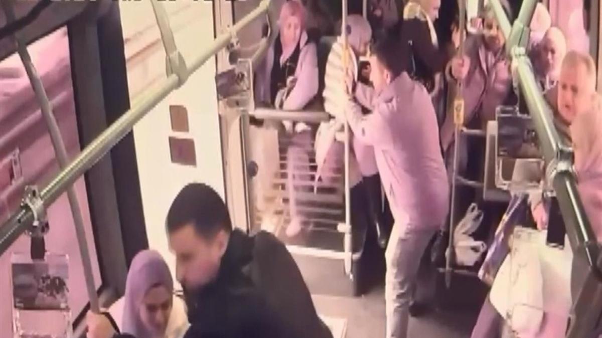 Metrobs kazasnda yolcunun yola dt anlar kamerada