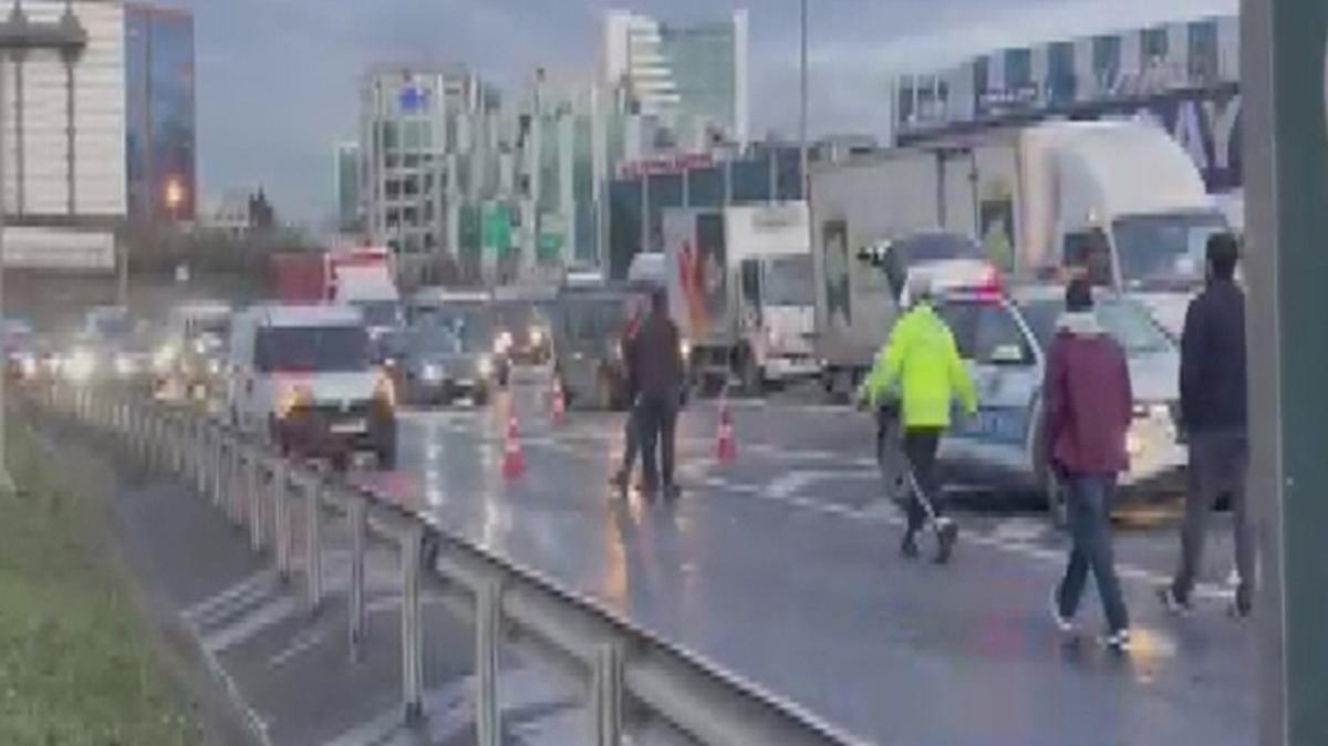Baclar TEM otoyolunda zincirleme trafik kazas