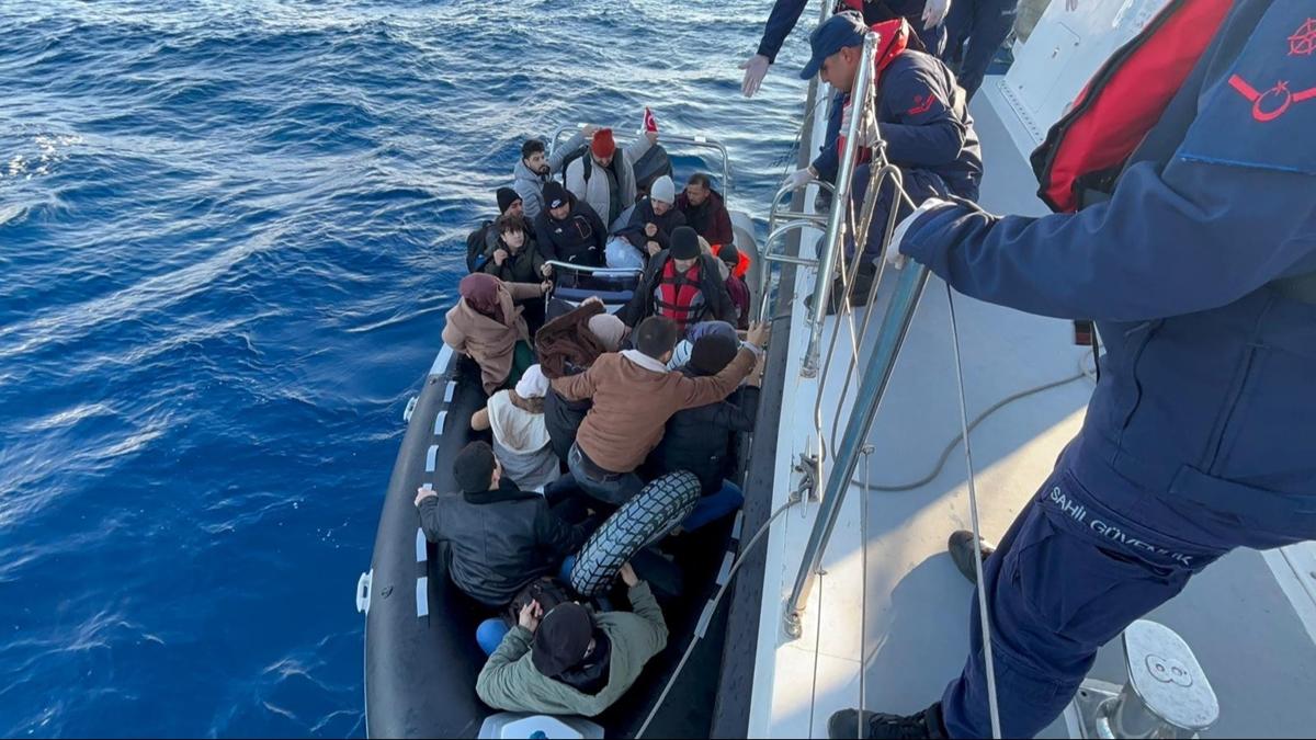 Marmaris aklarnda dzensiz gmen operasyonu: Aralarnda ocuklar da var