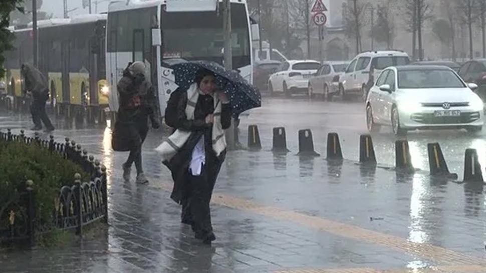 Meteoroloji, stanbul dahil 43 il iin gn verdi! Kuvvetli saanak ve kar ya yeniden geliyor