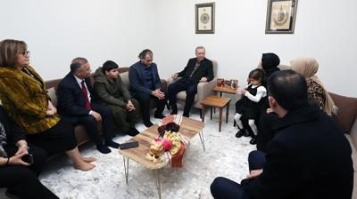 Başkan Erdoğan depremzede ailenin evine misafir oldu