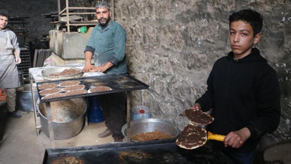 Terrden temizlenen Tel Rfat'ta zafer yemei: Suriye'de nizam salayacaz