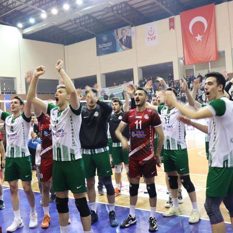 Final setinde kazanan Akku Belediyespor