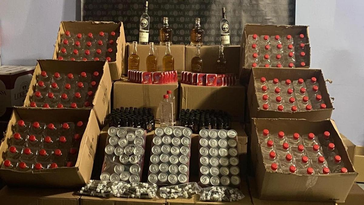 stanbul'da bir evde 300 litre kaak iki bulundu: 2 tutuklama