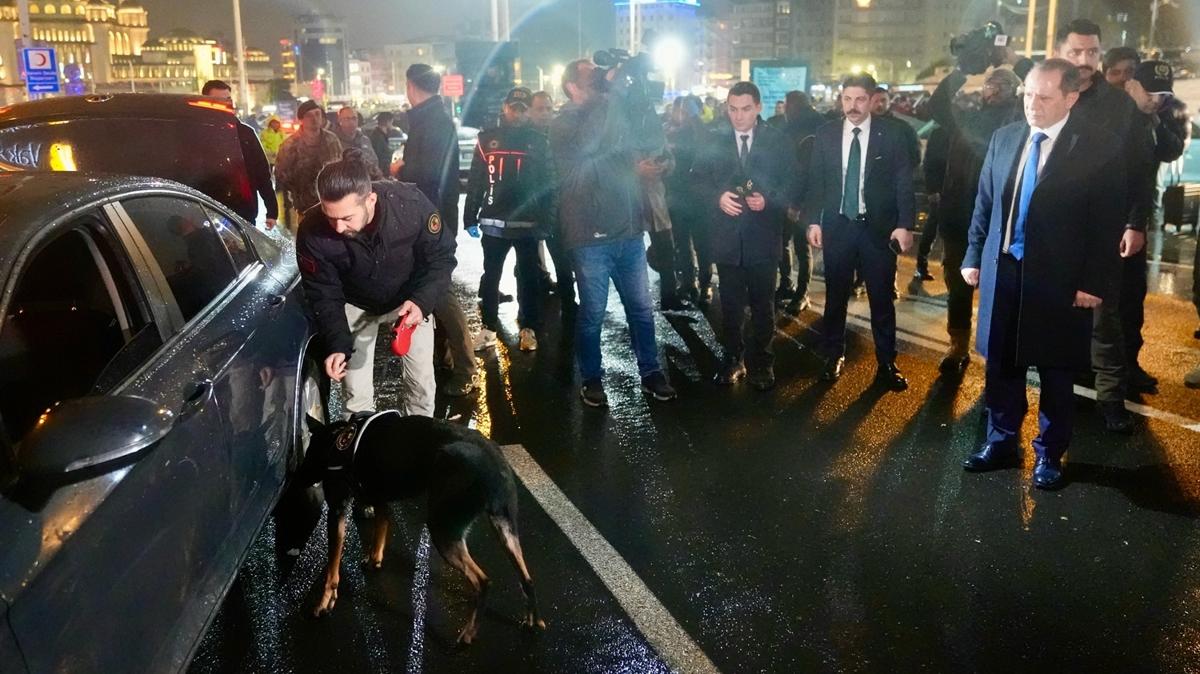 stanbul'un yeni Emniyet Mdr Yldz sahaya indi, ekipleri denetledi