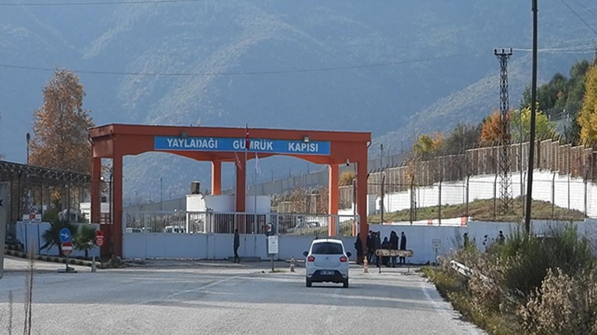 Suriyeliler lkelerine dnyor... Bir snr kaps daha ald
