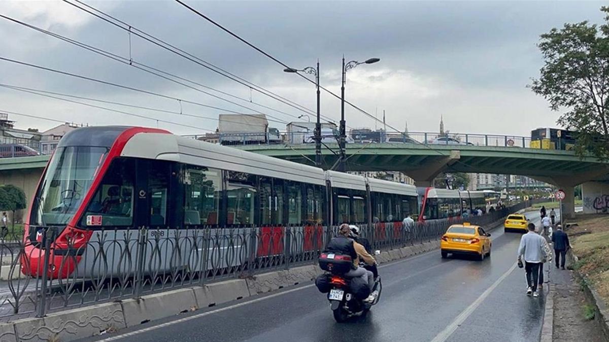 Fatih'teki yangn tramvay seferlerini aksatt