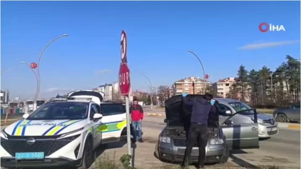 Bulgaristan'dan Trkiye'ye giri yapan ikiz plakal arata 2 kii gzaltna alnd
