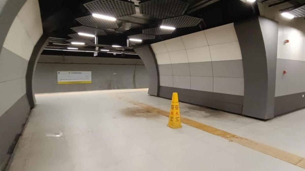 BB'nin geen sene at metro istasyonunun tavanndan sular akt