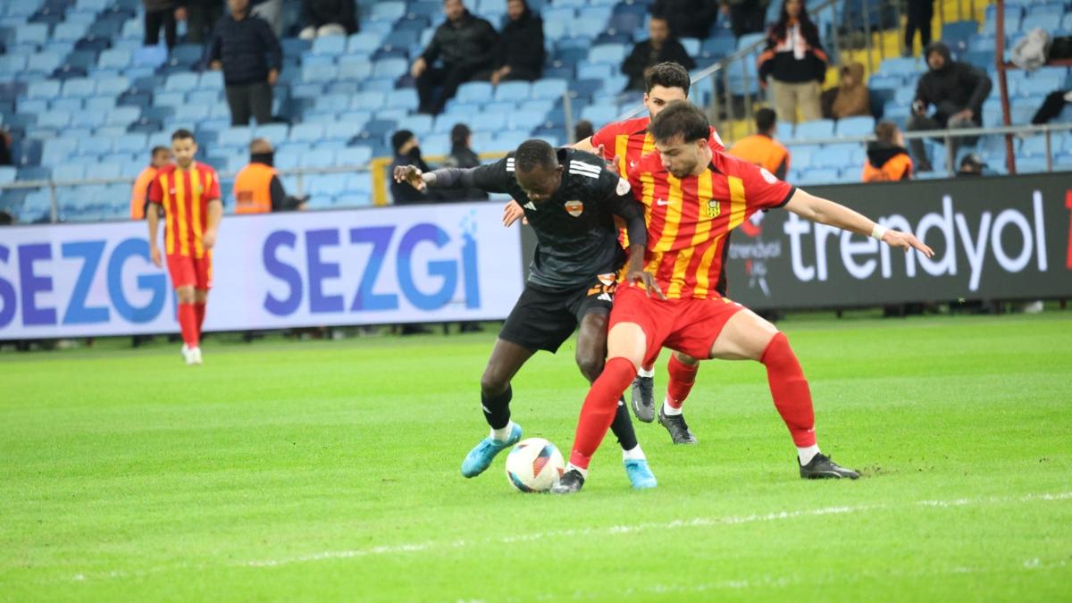 Adanaspor, Yeni Malatyaspor engelini 3 golle geti