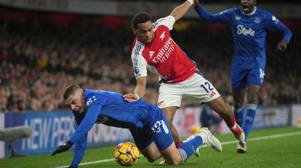 Arsenal, sahasnda Everton'a takld