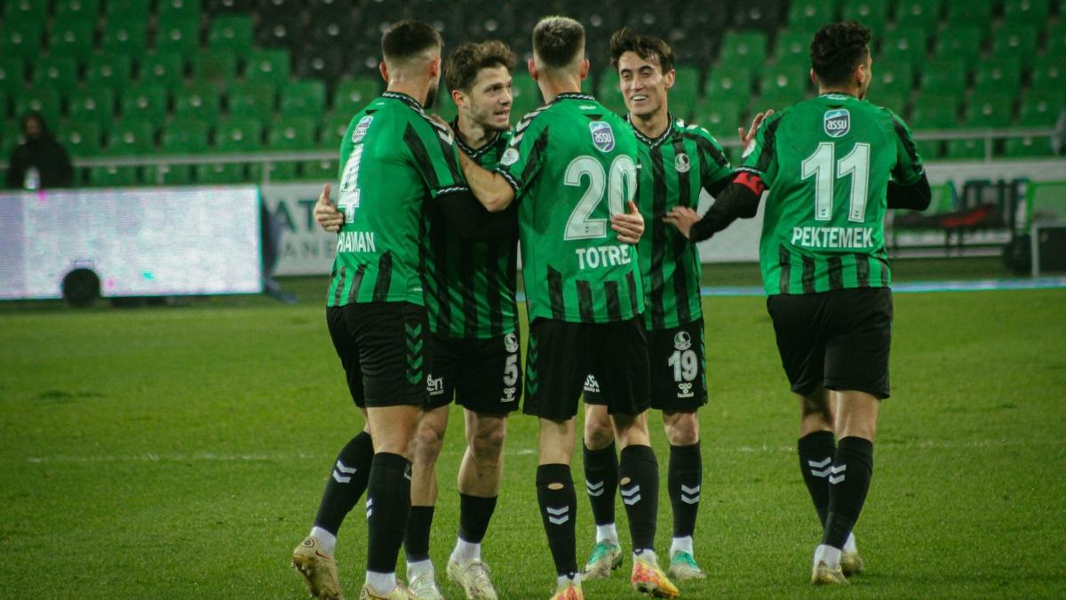 Sakaryaspor 3 puan 2 golle ald