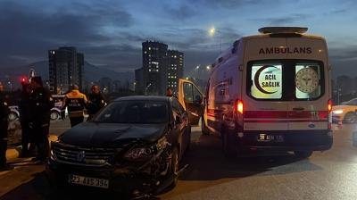 Kayseri'de otomobil ile sepetli motosiklet arpt: 4 yaral