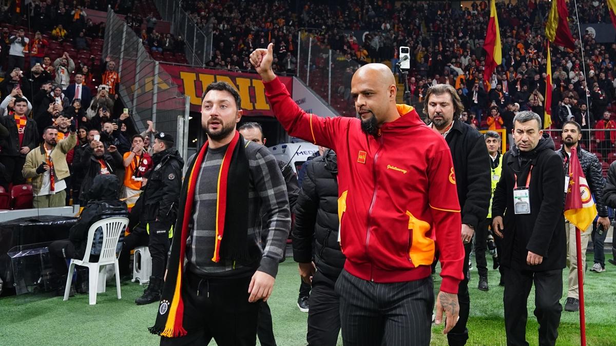 Galatasaray'n eski yldz Felipe Melo'ya plaket verildi