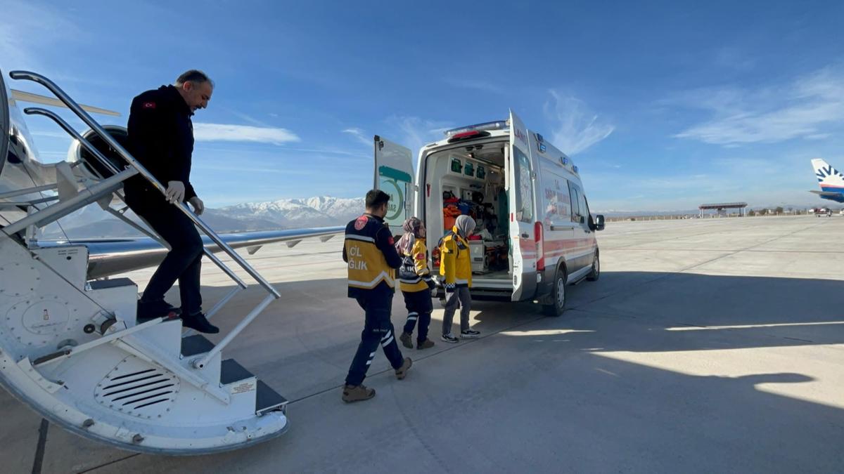 8 aylk bebek ambulans uakla Mu'tan Ankara'ya nakledildi
