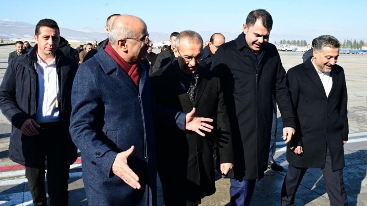 Bakan Kurum Malatya'da deprem sonras almalar iin temaslarda bulunuyor