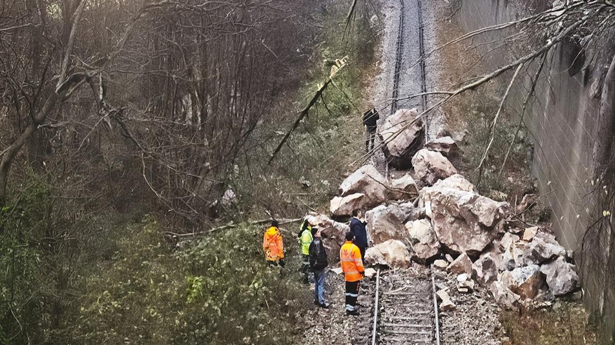 Raylarda faciadan dnld! Tren seferleri iptal edildi