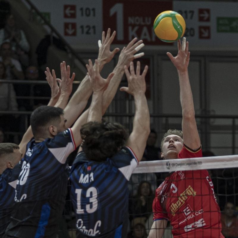 CEV ampiyonlar Ligi'nde Halkbank'tan rahat galibiyet