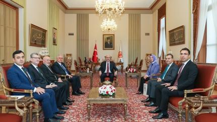 TBMM Ba�kan� Kurtulmu�, Kamu Ba�denet�ili�ine se�ilen Akarca ve beraberindeki heyetle g�r��t�