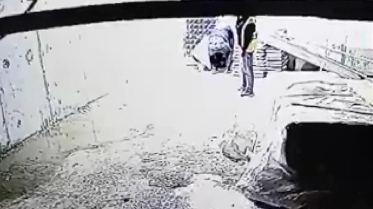 6 ayda ikinci kez hrszlk... naat gibi giyinip aldlar