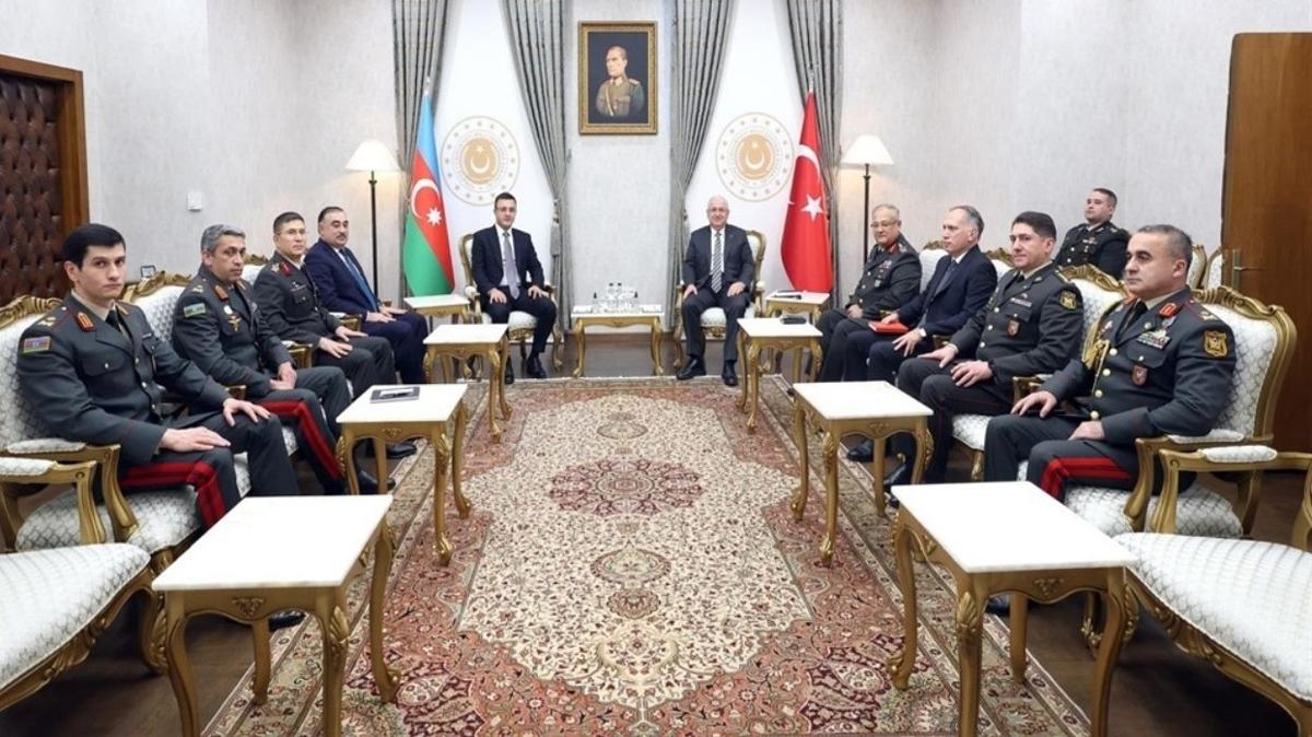 Bakan Gler, Azerbaycan Savunma Bakan Yardmcs Gurbanov'u kabul etti