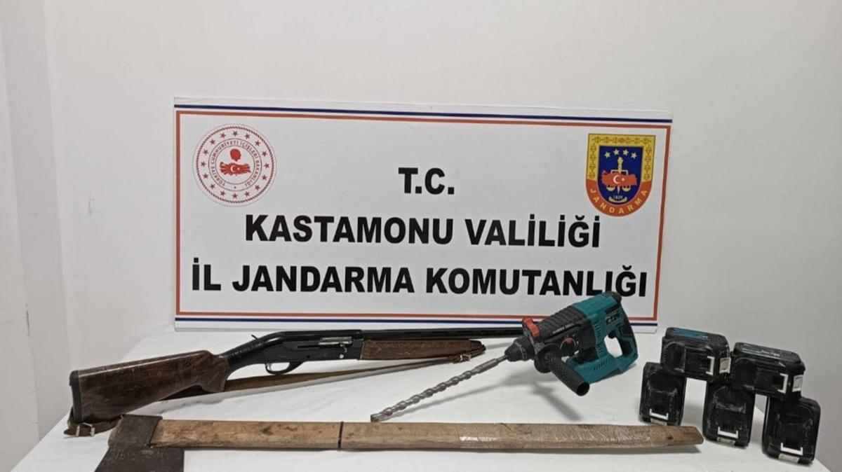 Kastamonu'da kaak kaz yapan 2 kii sust yakaland