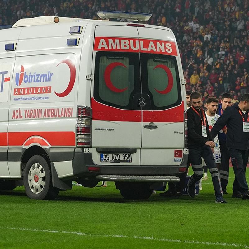 Sper Lig'de korkutan sakatlk! Sahaya ambulans girdi