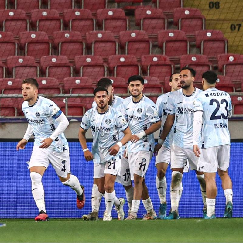 Adana Demirspor ilk deplasman galibiyetini ald�