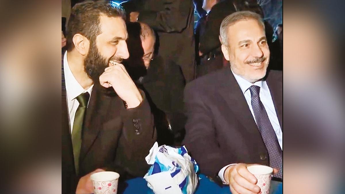 Bakan Fidan'n ziyareti dnya basnnda! Esed'in Yasakl Da'nda diplomasi kahvesi