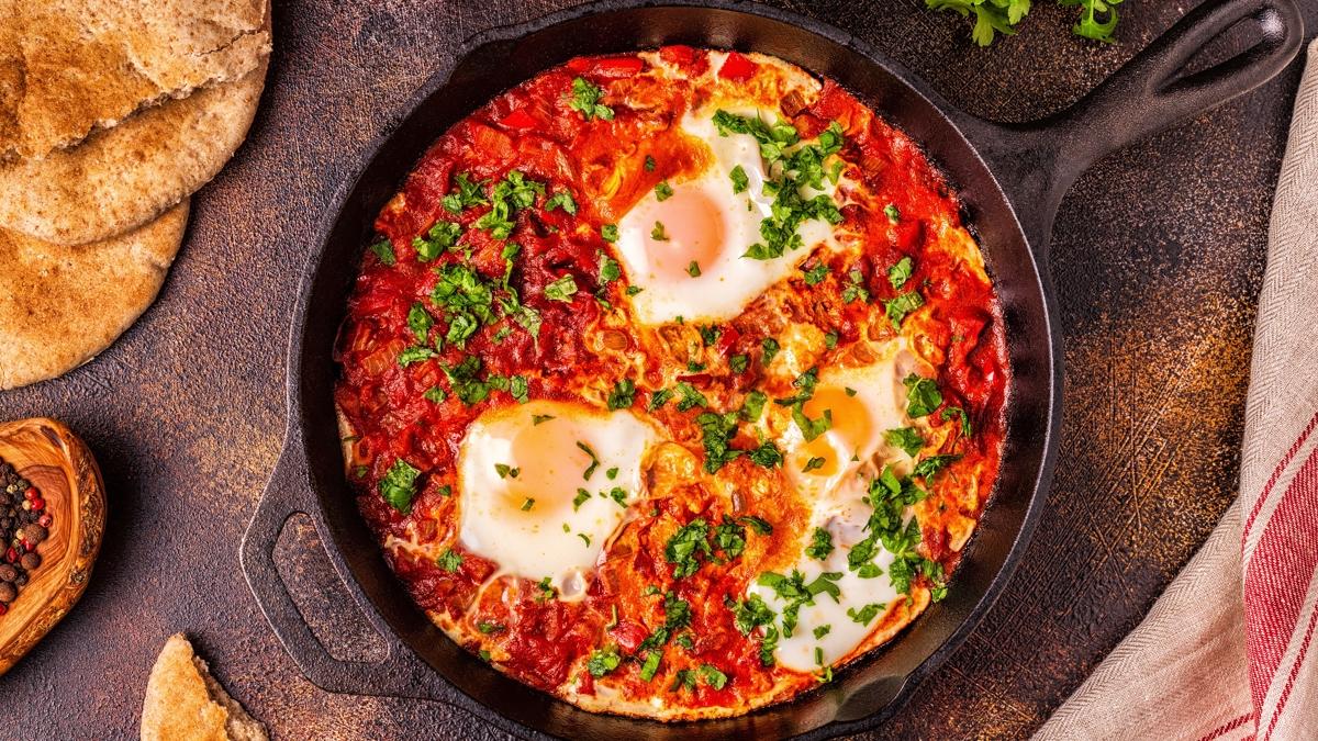 Suyuna ekmek banmayan bin piman! Yumurtal kahvaltlk menemen tarifi: sebzeler taze olmal