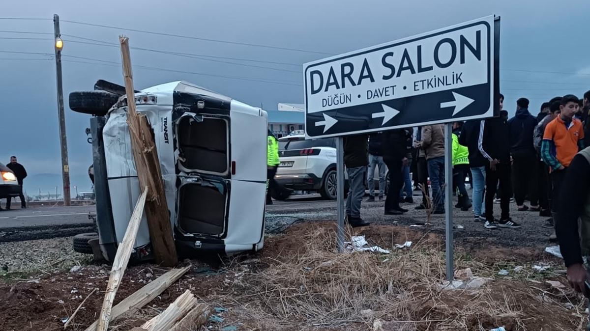 Mardin'de renci servisiyle otomobil arpt: 11 yaral