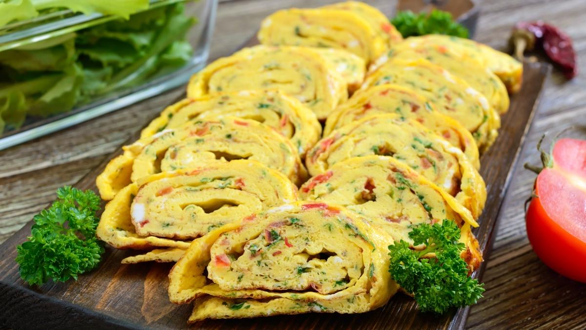 Tek bir malzeme dahi ziyan olmuyor! Patatesli rulo omlet tarifi: Alt st kzaryor