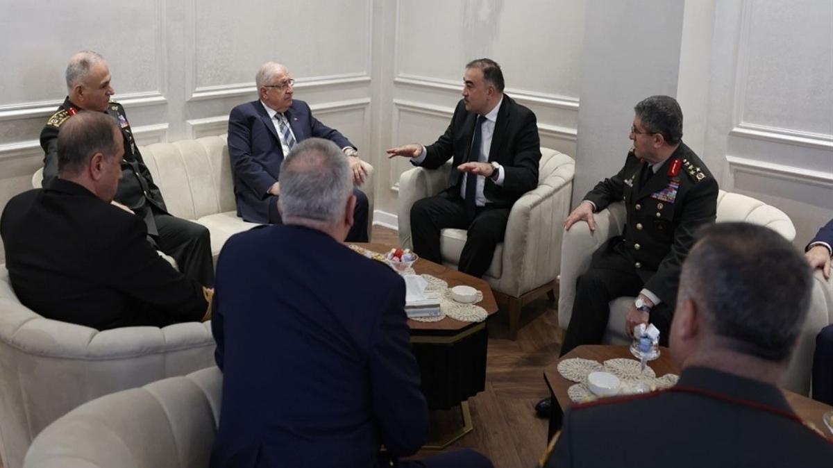 Bakan Gler'den uak kazas sebebiyle Azerbaycan Bykelilii'ne taziye ziyareti